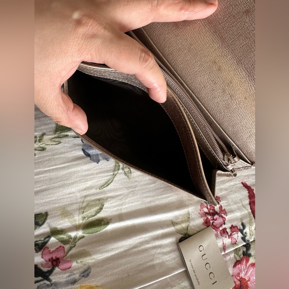 Authentic Gucci Lovely Heart Gold Wallet. - Picture 12 of 14